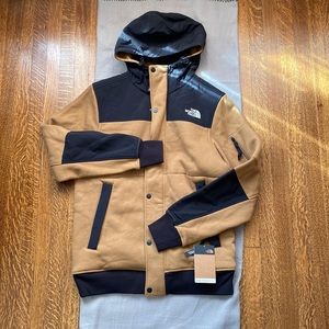 BRAND NEW. THE NORTH FACE FLEECE JACKET MENS JACKET.